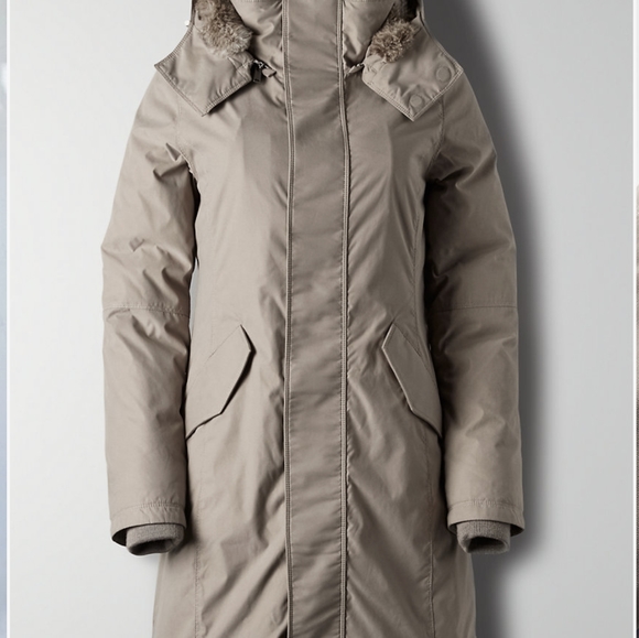 Aritzia Babaton Oscar Down Jacket - Picture 2 of 7